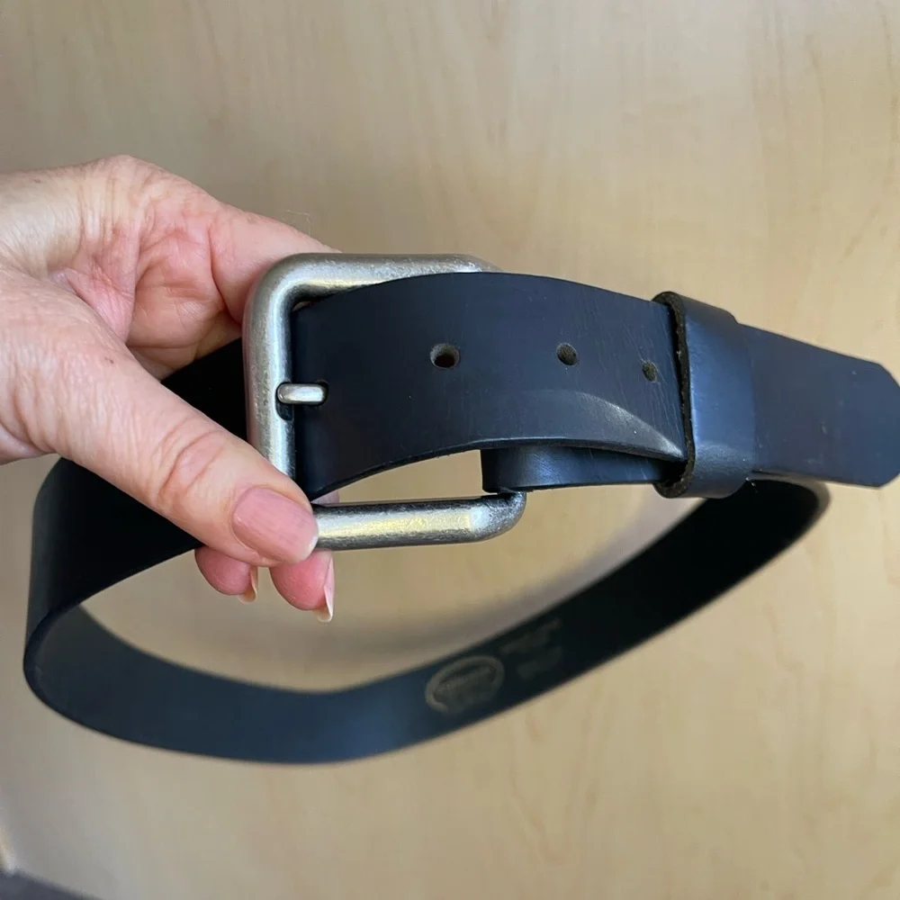 Zelikovitz Black leather belt.  NEW Size 36 for a 34 waist.